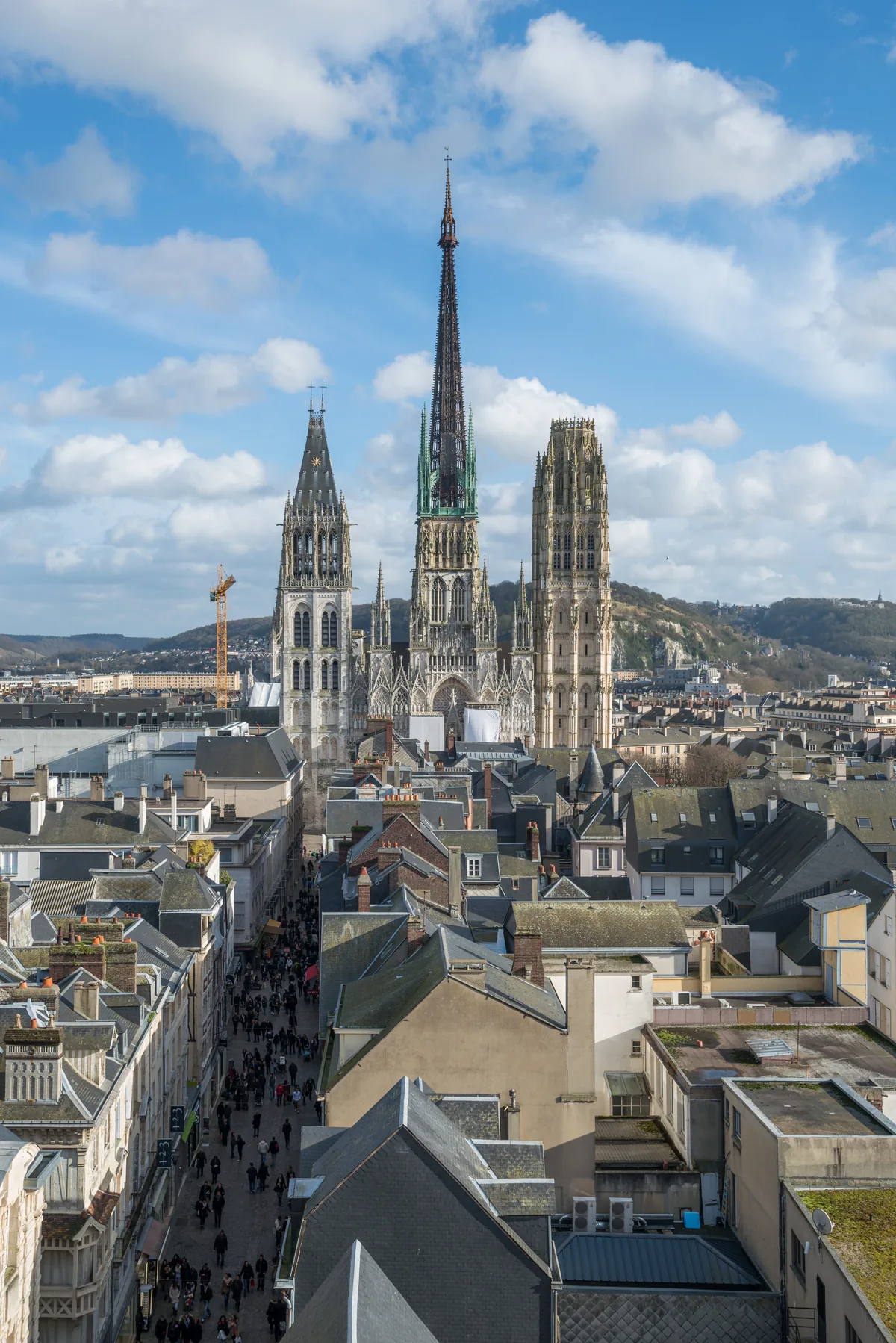 Cathédrale Notre-Dame et rue du Gros-Horloge vues depuis le centre de Rouen