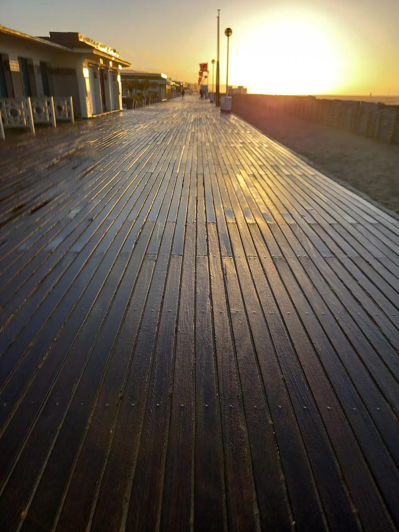 Promenade des Planches et cabines de plage à Deauville