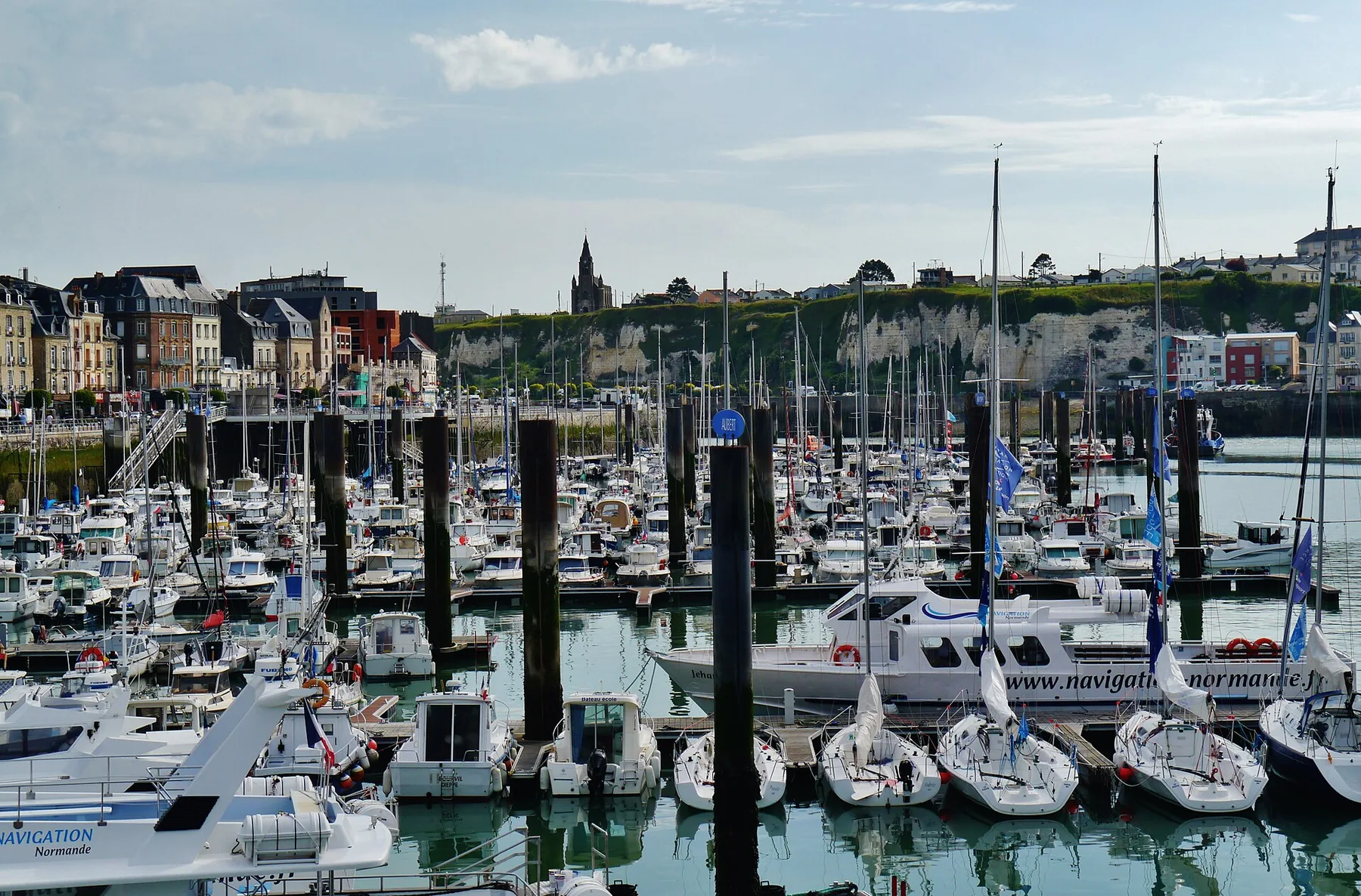 Vue de l’avant-port et des quais de Dieppe